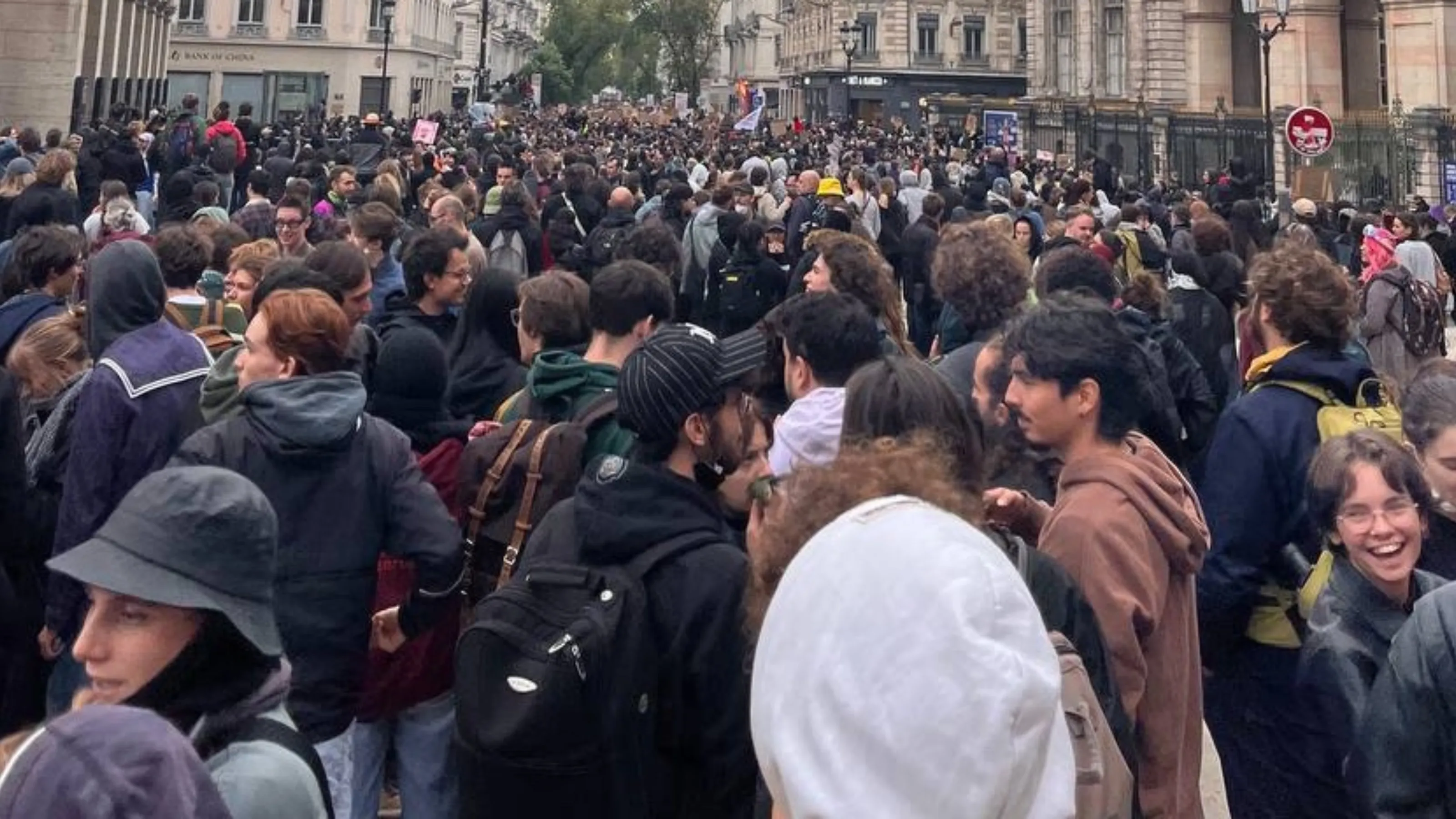 Lyon blessée : 
Ne laissons pas les casseurs étouffer la colère légitime de la jeunesse et du peuple